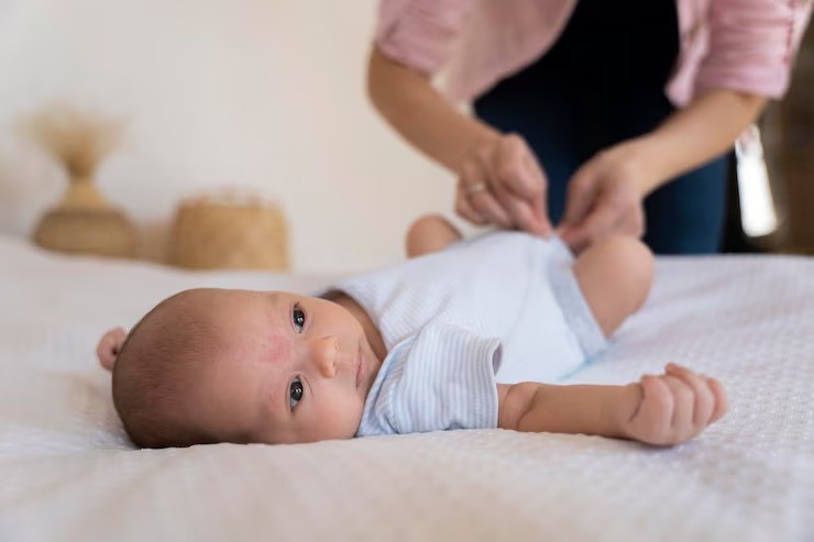 kenapa bayi rewel, kebiasaan orang tua yang bikin bayi tidak nyaman, bayi tidak suka diseka, bayi tidak suka dimandikan, tips mengatasi bayi menangis, hal yang membuat bayi marah